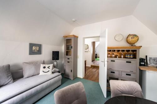 1 king bed, 1 sofa bed