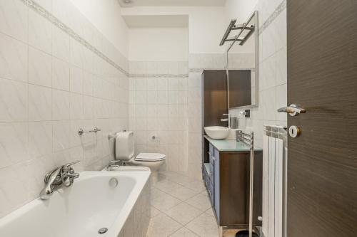 Casa Malva! La Spezia Roomy & Colourful Flat