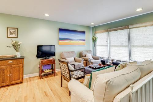 Pet-Friendly Annapolis Home Walk to Beach! in Annapolis, USA