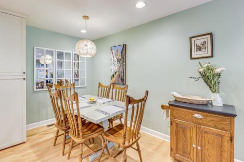 Pet-Friendly Annapolis Home Walk to Beach! in Annapolis, USA