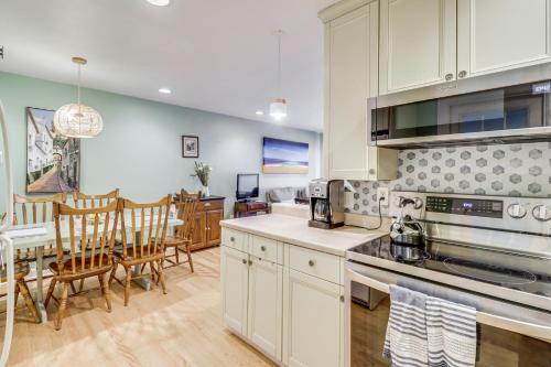 Pet-Friendly Annapolis Home Walk to Beach! in Annapolis, USA