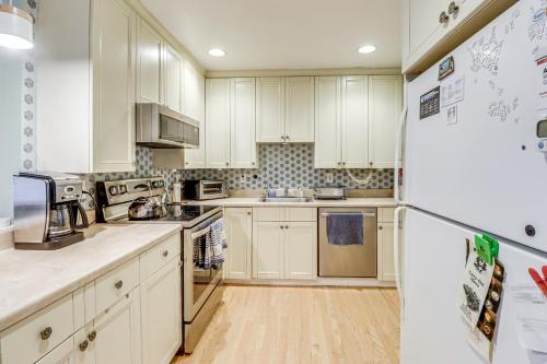 Pet-Friendly Annapolis Home Walk to Beach! in Annapolis, USA