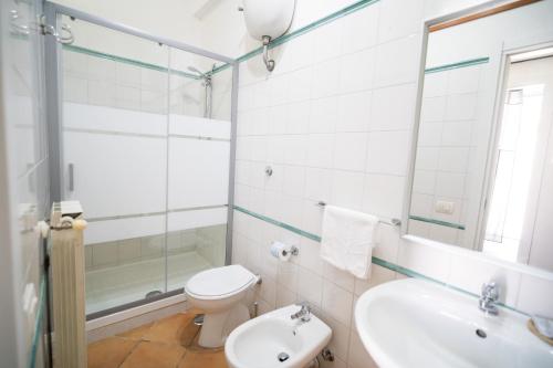 Double Room with Private External Bathroom image 4