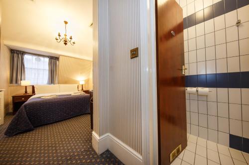 Regency House Hotel - image 3