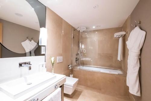 room detail thumbnail 2