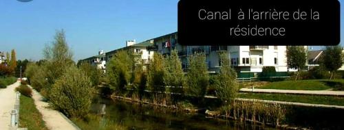 Kilátás, Au Canal in Sainte-Geneviève-des-Bois