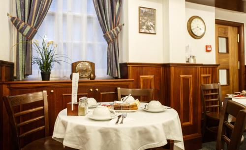 Regency House Hotel - image 10