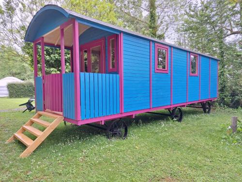 Le Village Insolite yourte et roulotte in Cancale