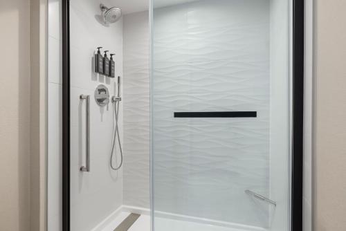 1 Bedroom 2 Room Suite image 6
