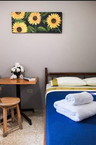 1 double bed, 1 twin bed