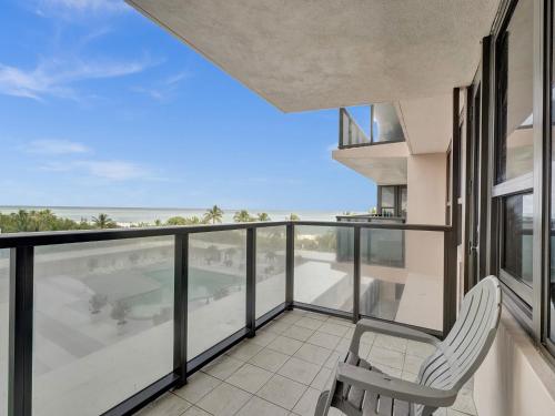 Ocean View Beach Retreat Beach Service 606 in Miami Beach, USA