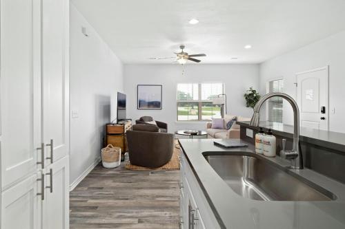 Dripping Springs Silver Creek Condos Thornton B- 2 Bedroom, 1st floor in Dripping Springs, USA
