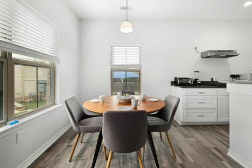 Dripping Springs Silver Creek Condos Thornton A- 2 Bedroom, 1st floor in Dripping Springs, USA