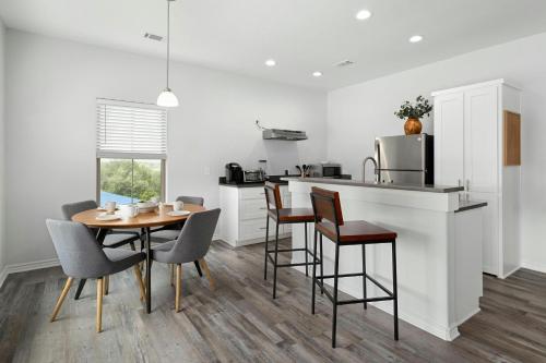 Dripping Springs Silver Creek Condo Thornton C- 3 Bedroom, 2nd floor in Dripping Springs, USA
