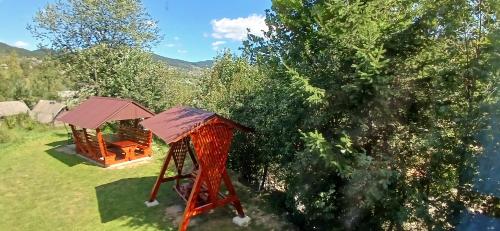 สภาพแวดล้อมโดยรอบ, На Пагорбі in มิคูลิชิน