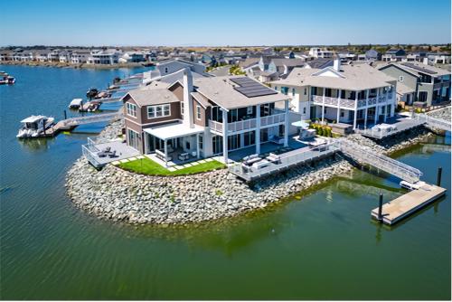 . Waterfront Resort Style Villa - 5 min to fastwater