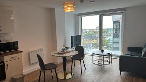 Penthouse height Flat, City View Balcony, Quiet, Free Wifi, Gym & More Minimalistic Home, Манчестер (фото 4)