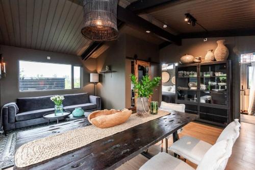 Modern Summerhouse Views Outdoor Spaces Patio in 勒伊加湖