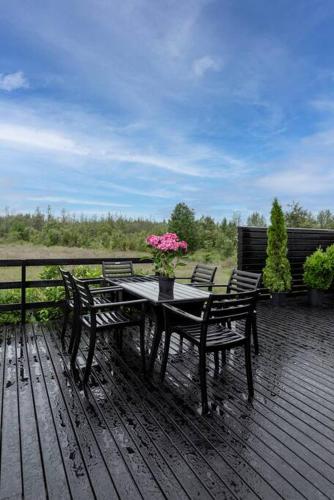 Modern Summerhouse Views Outdoor Spaces Patio in 勒伊加湖