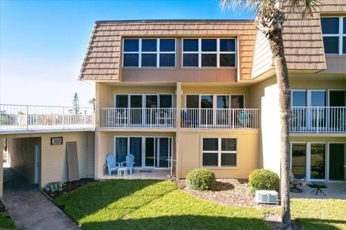 Beachfront Bliss Luxe 2BD Condo Pool & Adventure in St. Augustine, USA