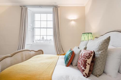 Super Central - Georgian Double Upper Flat with Castle Views in New Town - image 12