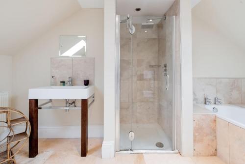 Super Central - Georgian Double Upper Flat with Castle Views in New Town - image 13