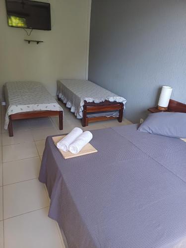 1 double bed, 2 twin beds