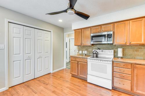 Pet-Friendly Charlotte Home with Deck Near Uptown! Pet-Friendly Charlotte Home with Deck Near Uptown!