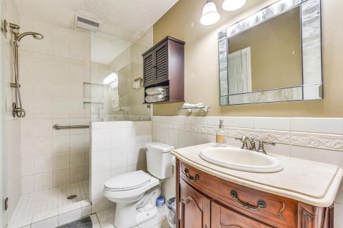 Pet-Friendly Charlotte Home with Deck Near Uptown! Pet-Friendly Charlotte Home with Deck Near Uptown!