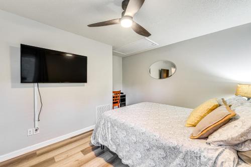 Pet-Friendly Charlotte Home with Deck Near Uptown! Pet-Friendly Charlotte Home with Deck Near Uptown!