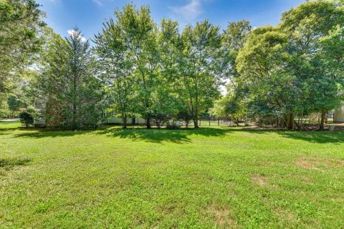 Pet-Friendly Charlotte Home with Deck Near Uptown! Pet-Friendly Charlotte Home with Deck Near Uptown!