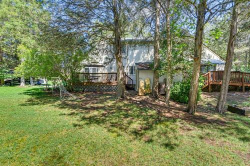Pet-Friendly Charlotte Home with Deck Near Uptown! Pet-Friendly Charlotte Home with Deck Near Uptown!