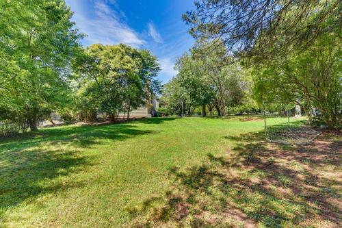 Pet-Friendly Charlotte Home with Deck Near Uptown! Pet-Friendly Charlotte Home with Deck Near Uptown!