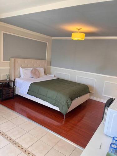 . Studio Living,Quiet Neighborhood, Near Airport
