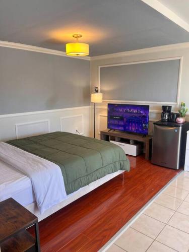 Studio Living,Quiet Neighborhood, Near Airport in Rowland Heights