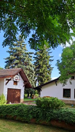 Lassu Tanya Vendégház – khách sạn tại Cegled
