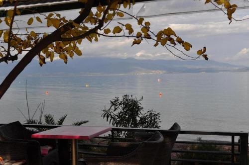 Okeania Double Room Ground Floor in Kamena Vourla