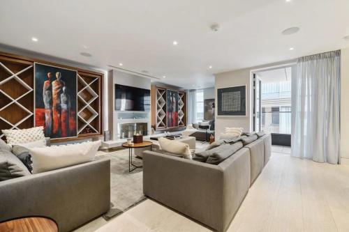 APT Ingestre Pl BB Soho