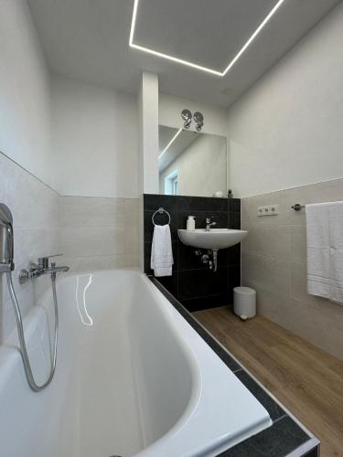 浴室, Geschmackvolle moderne Apartment-Wohnungen in 欣費爾德