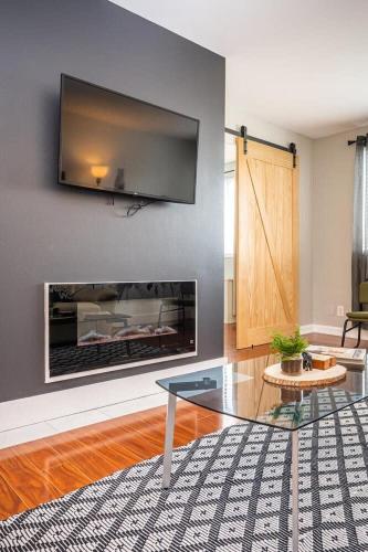 Downtown Atlanta 2B Queen Bed Free Parking LM2202 in Atlanta, USA
