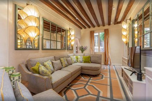 Luxury 5bedroom Apartment In Venice