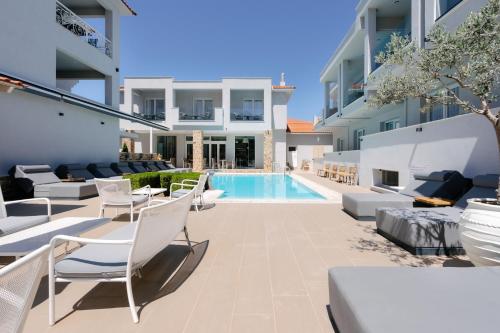 Metsikas Residence – Thassos Town, MO