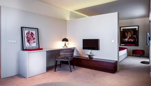 4615 Hotel - image 4