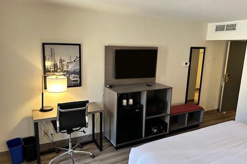 Ambassador Inn At Marquette - image 7