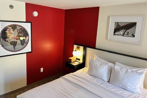 Ambassador Inn At Marquette - image 14