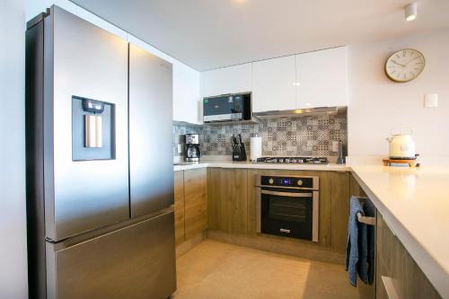 Upscale Corner Unit with Large Wrap Around Balcony and Pools, Puerto Vallarta (Foto 6)