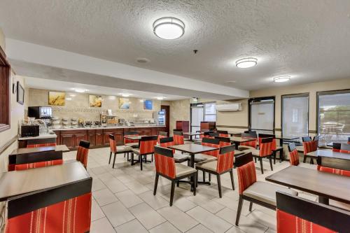 大堂, 默里套房酒店 - 鹽湖城南 (Quality Inn & Suites Murray – Salt Lake City South) in 泰勒斯維爾區