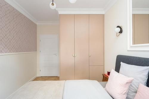 Quiet Apartment on the Main Square, 2 Bathrooms, Wrocław (photo 5)