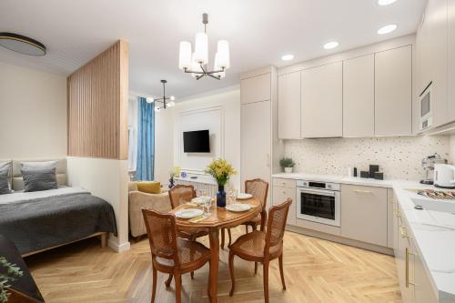 Quiet Apartment on the Main Square, 2 Bathrooms, Wrocław