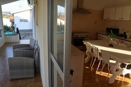 Casa Familiar - Espaçosa, confortável e sossegada (Casa Familiar - Espacosa, confortavel e sossegada) in Sao Jorge